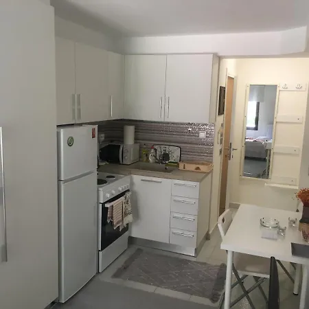 Studio By The Sea Apartman *